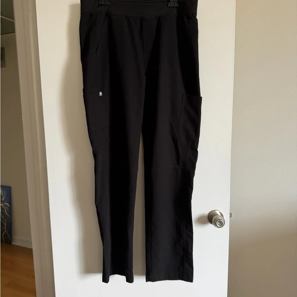 Figs Technical Collection Men’s Black Axum Cargo Scrub Pants size Large